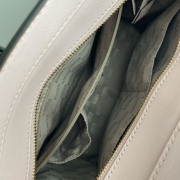 Michael Kors Large Tote Bag - Picture 8 of 12